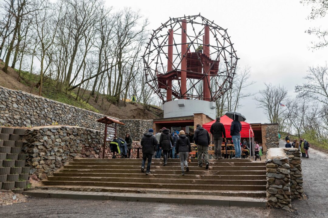 V Křepicích obnovili a otevřeli opomíjený památník osvobozování Brna