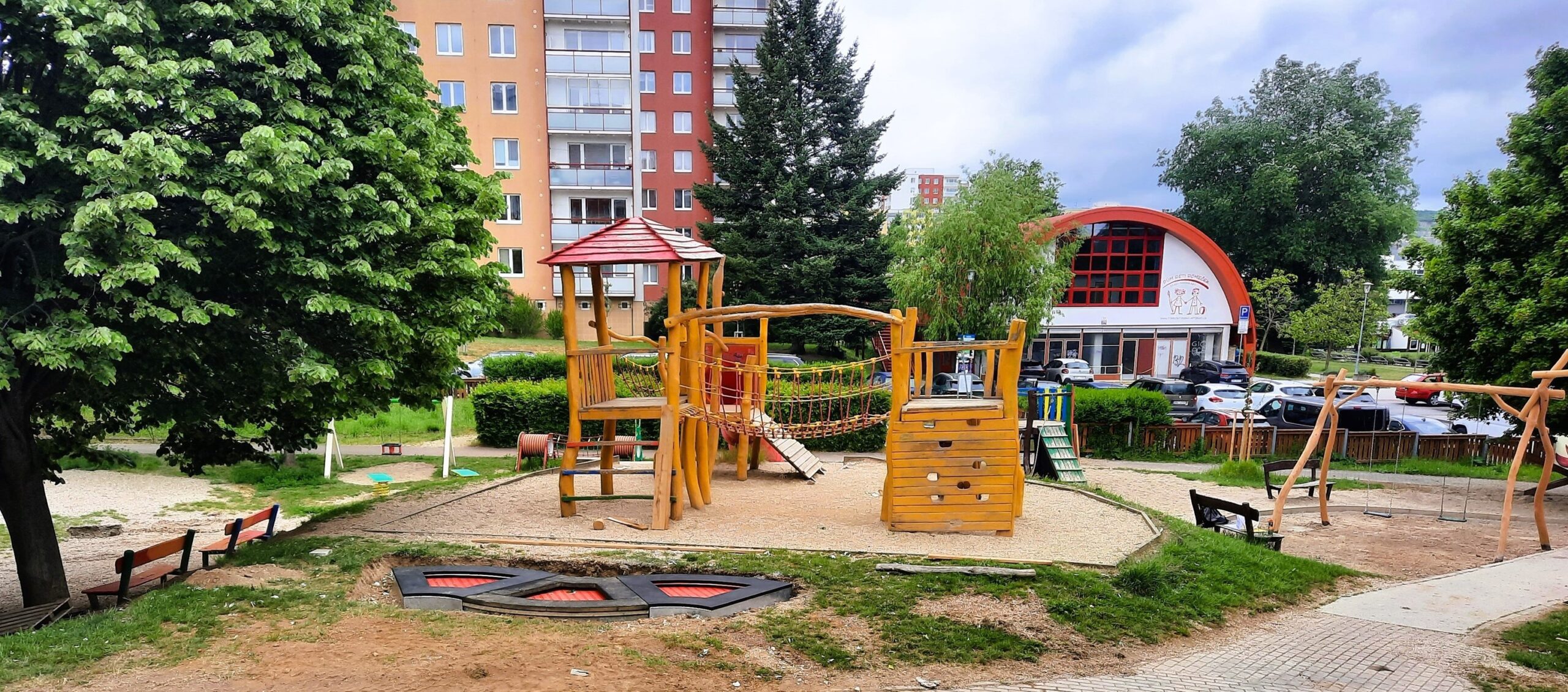 Vylepšili oblíbené dětské hřiště